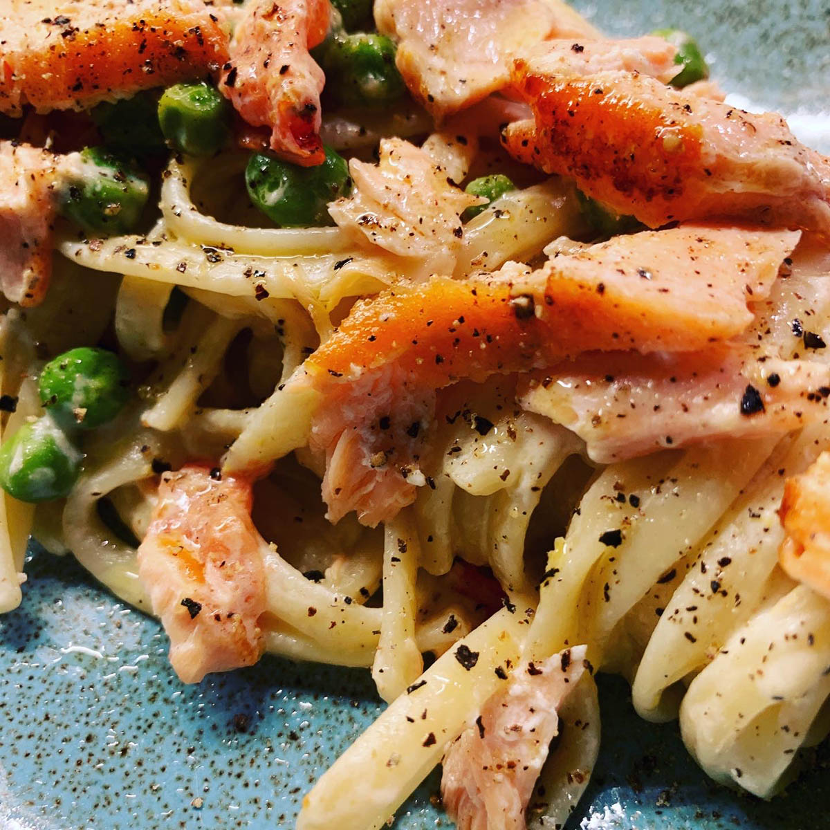 Creamy Linguine with Flaked Salmon and Peas HN Magazine