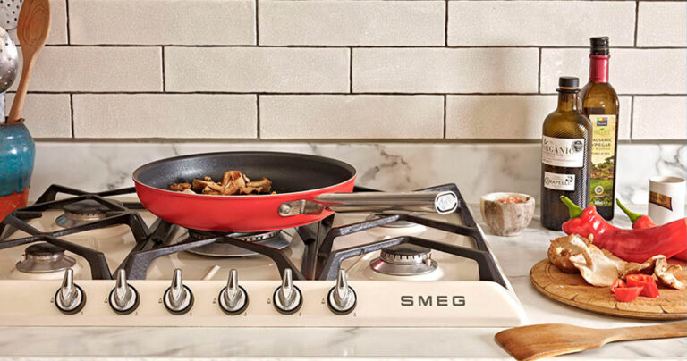 Smeg cookware