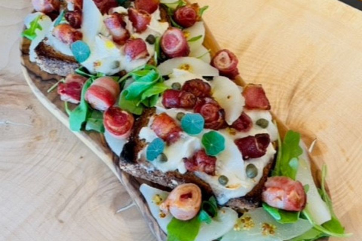 'Bon Ami' Goats Cheese, Bacon and Pear on a Toasted Rustic Crust