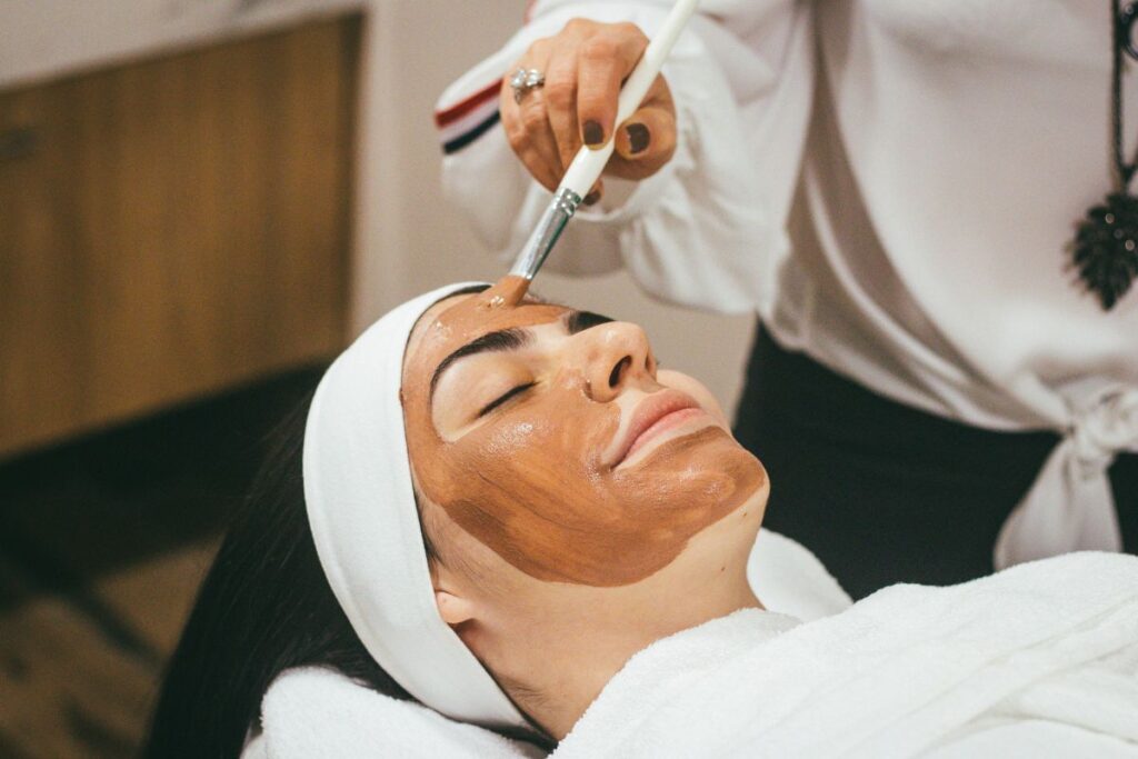 beauty therapist