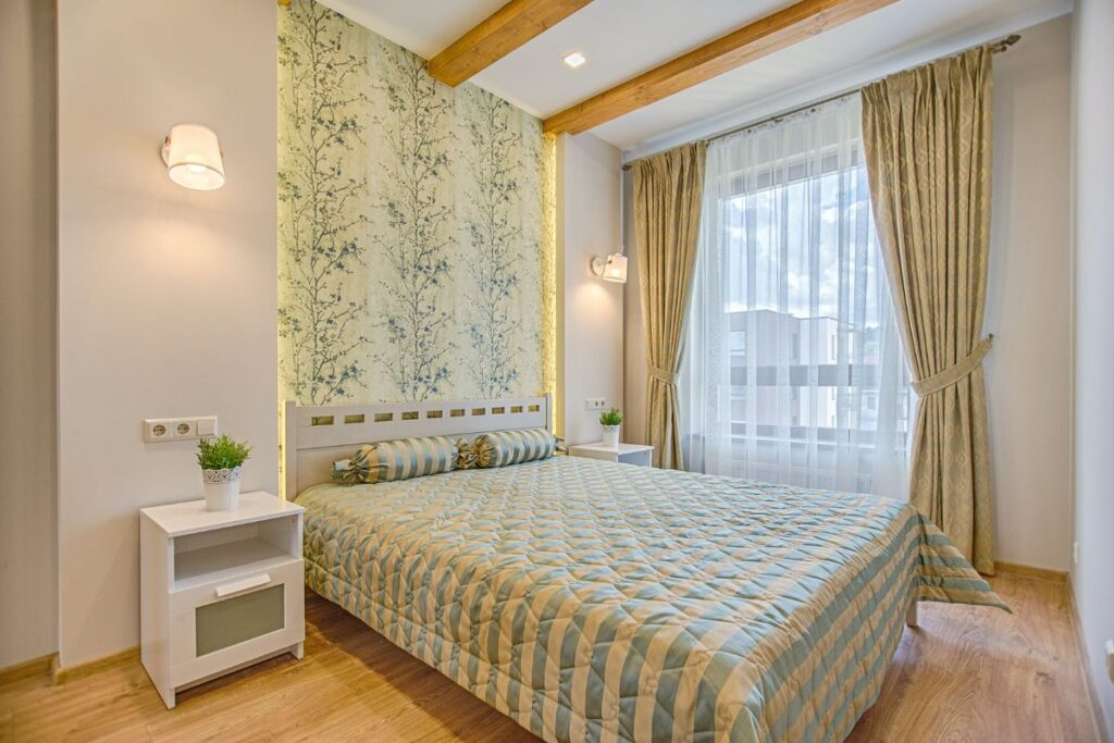 guest bedroom décor