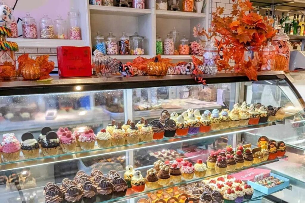 Christmas Shopping Cupcakes at Mama Doreens