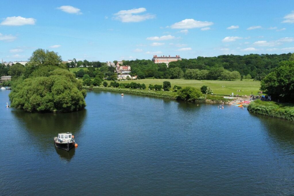 romantic escape Stratford