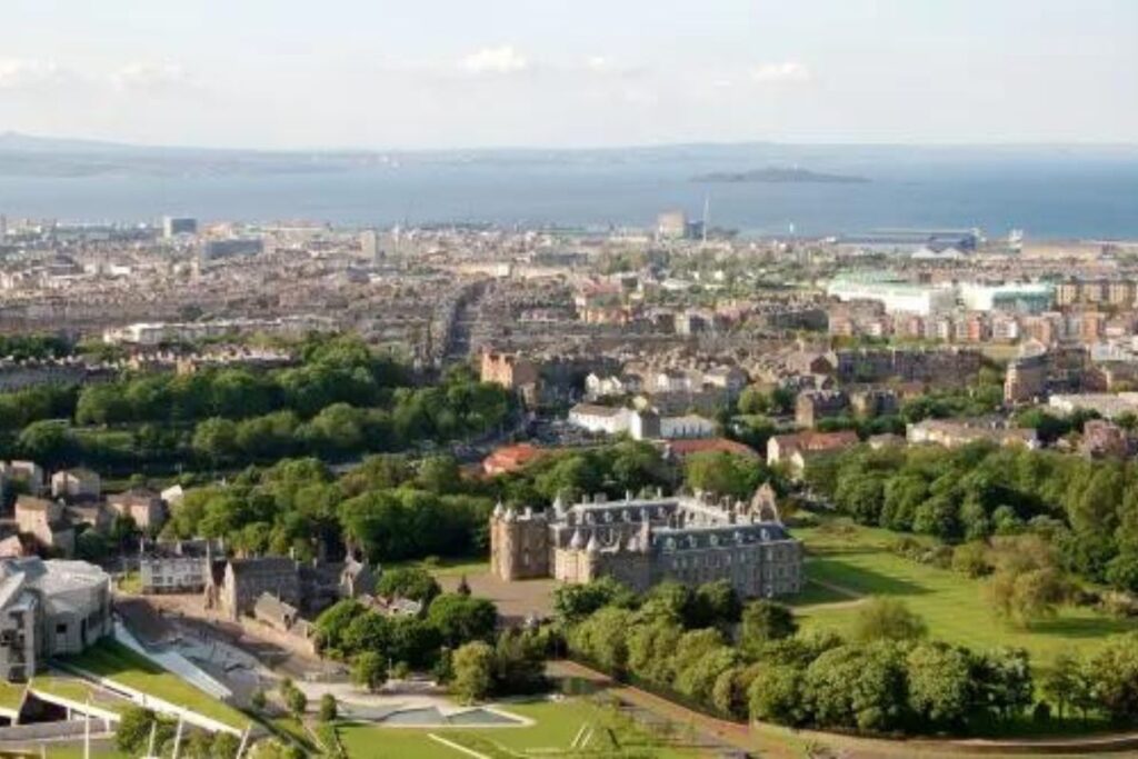 navigating Edinburgh