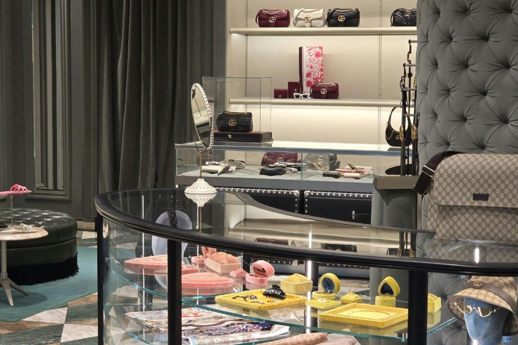 decorate a retail store