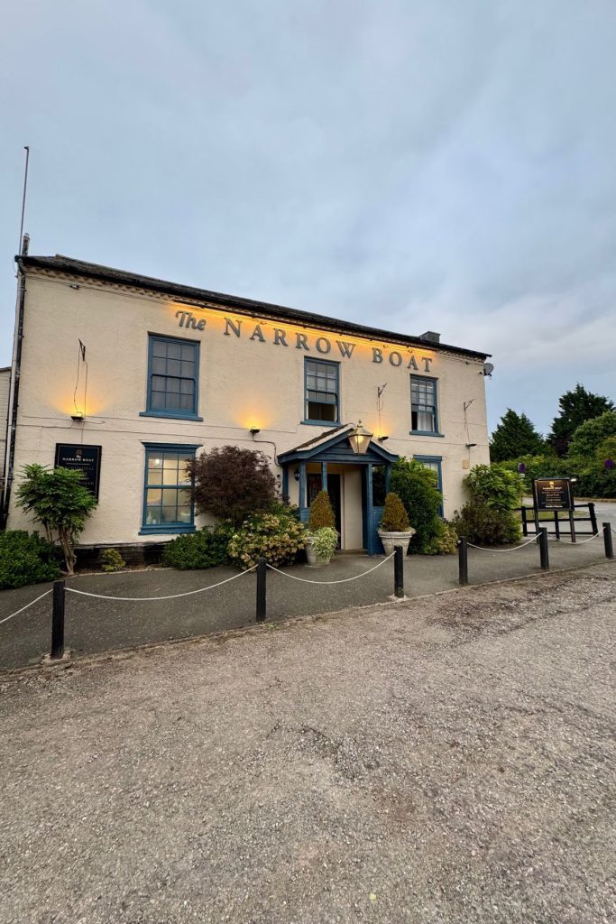 narrowboat canal holiday