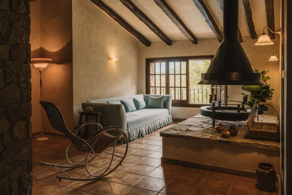 off grid in Girona