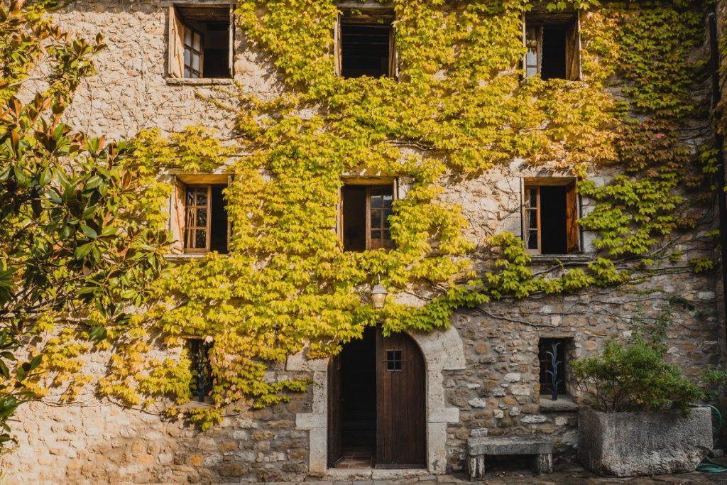 off grid in Girona