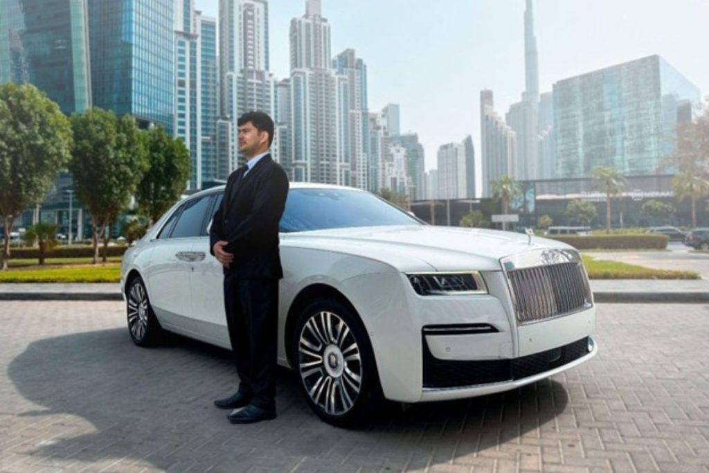 Luxury car rental in Dubai with a private driver for a comfortable city tour