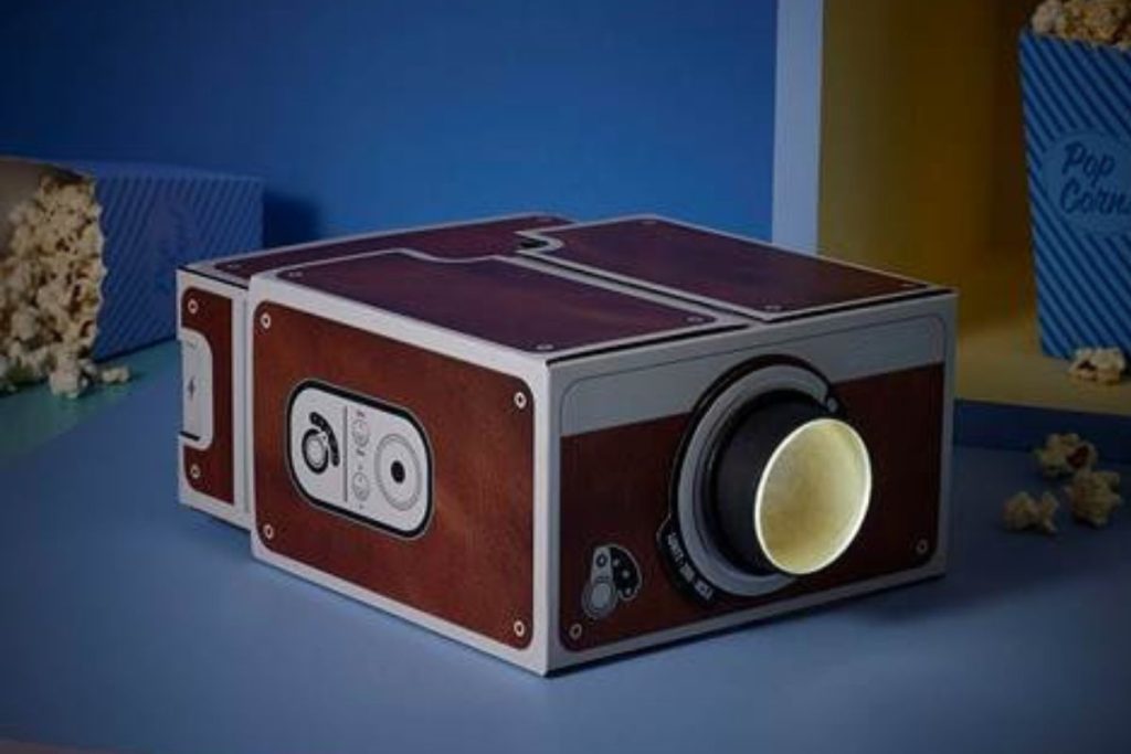 Smartphone Projector For The Person That Has Everything