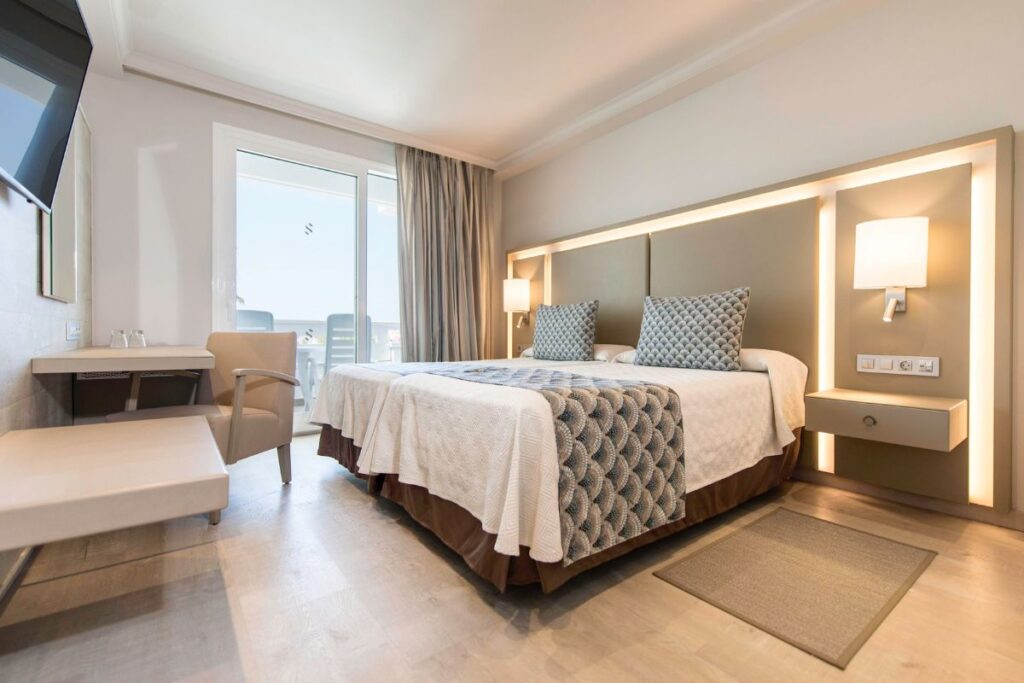 couples travel to Tenerife