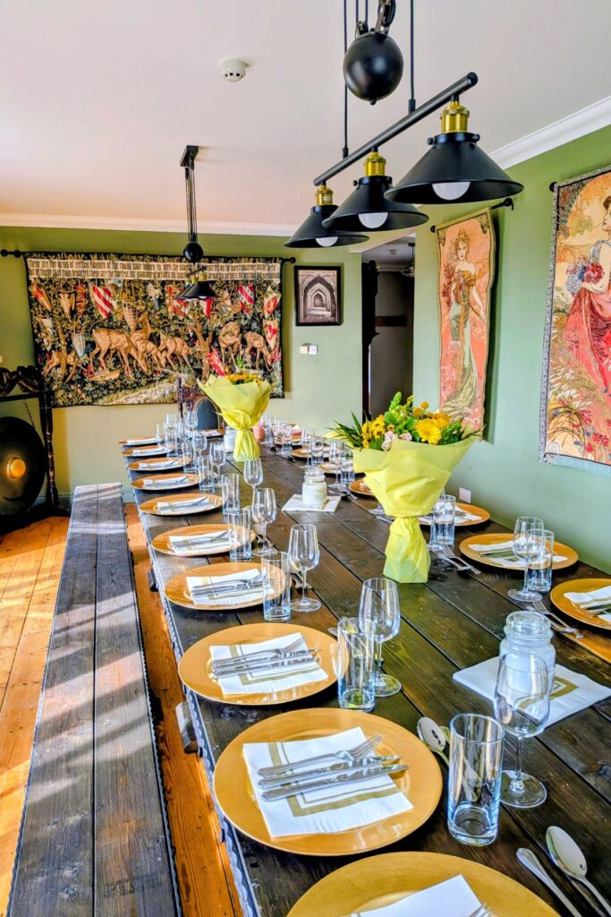 The grand dining room at Ty Penbryn