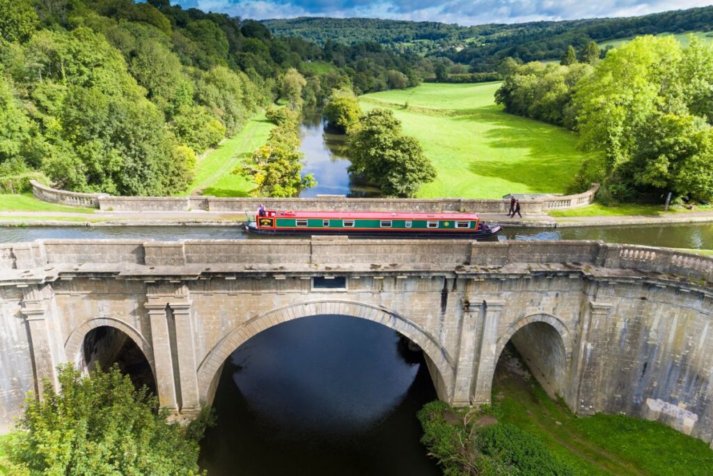 narrow boat holidays