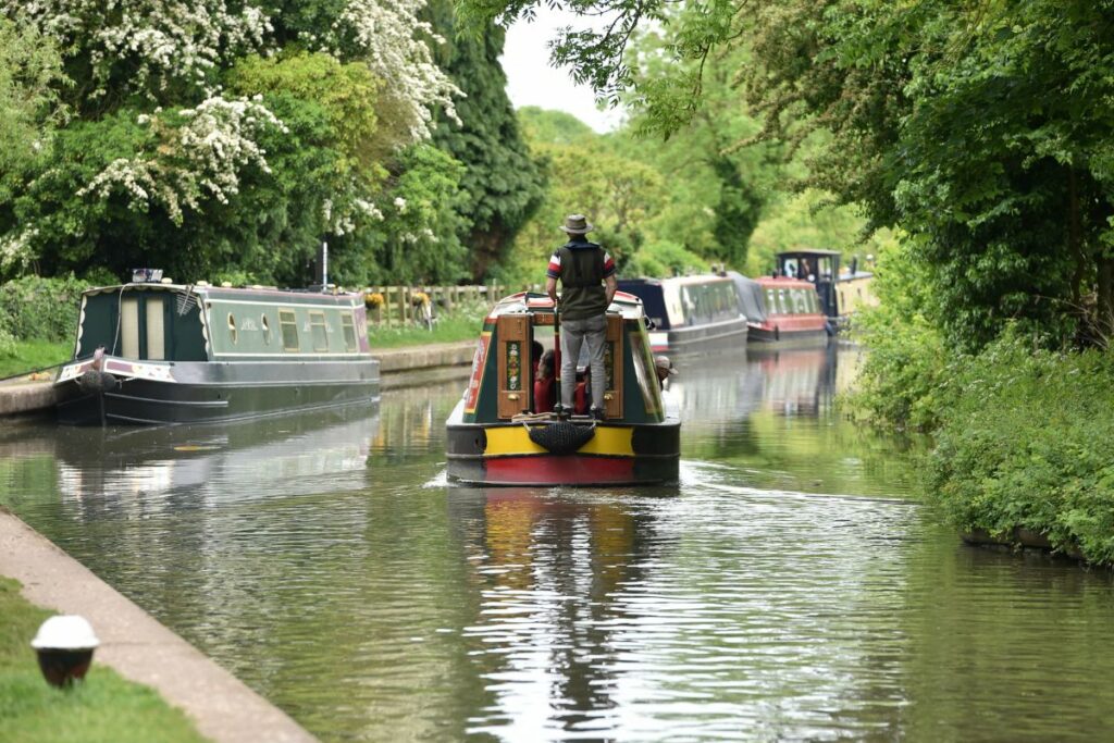 narrow boat holidays