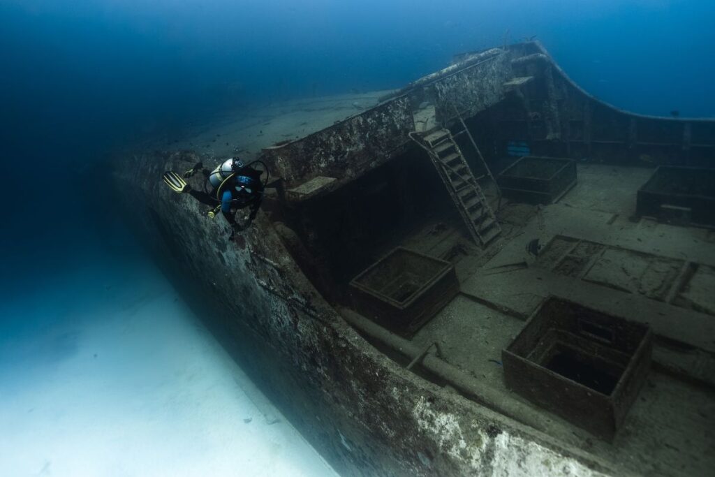 shipwreck diving in the Maldives