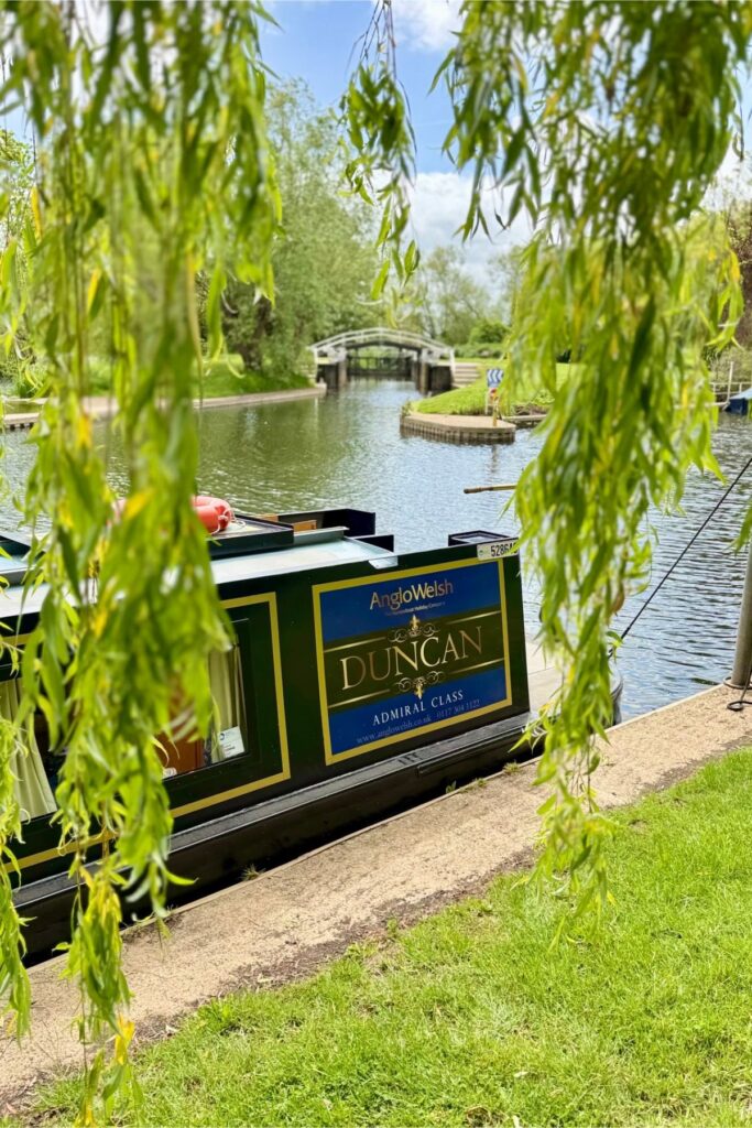 narrowboat holiday