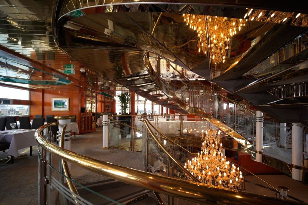 Sweeping staircase