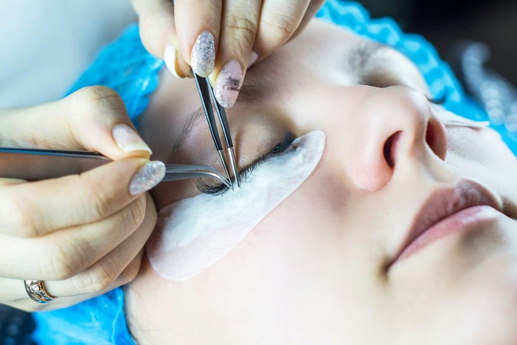 cleaning eyelash extensions