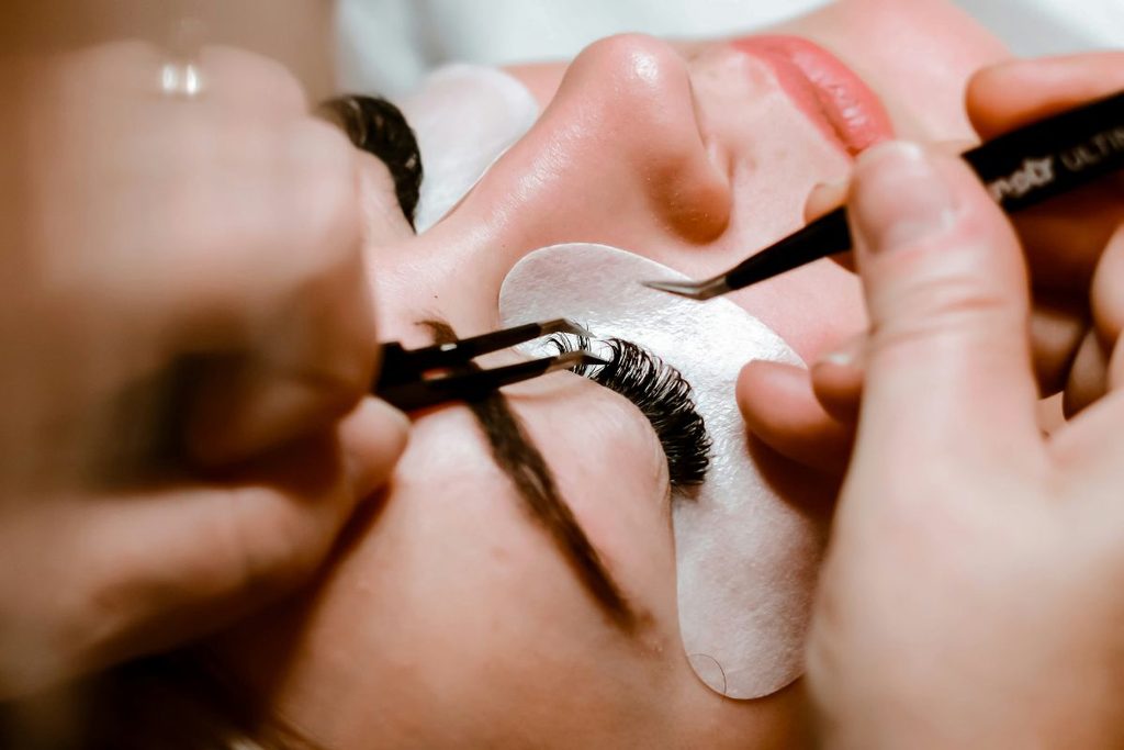 cleaning eyelash extensions