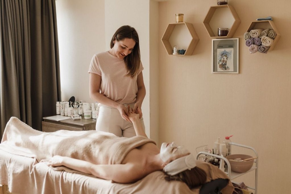 beauty therapists and Plasma Pen
