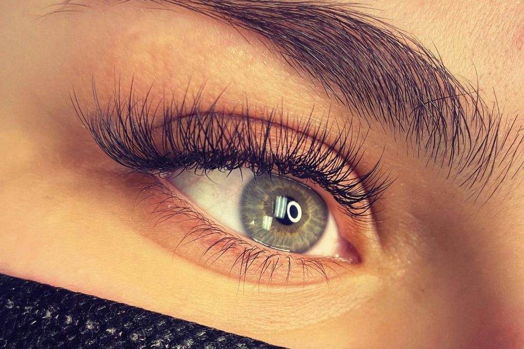 cleaning eyelash extensions