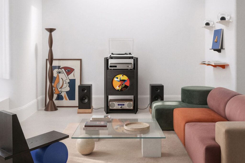 Picasso Record Player Stand